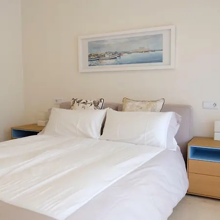 Luxury Modern With Terrace, Pool And Garage! アパート マルベーリャ