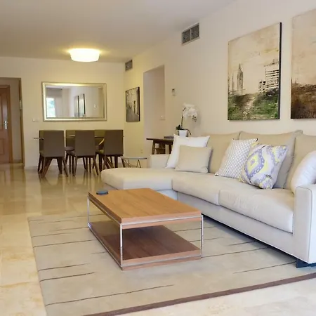 Luxury Modern With Terrace, Pool And Garage! アパート